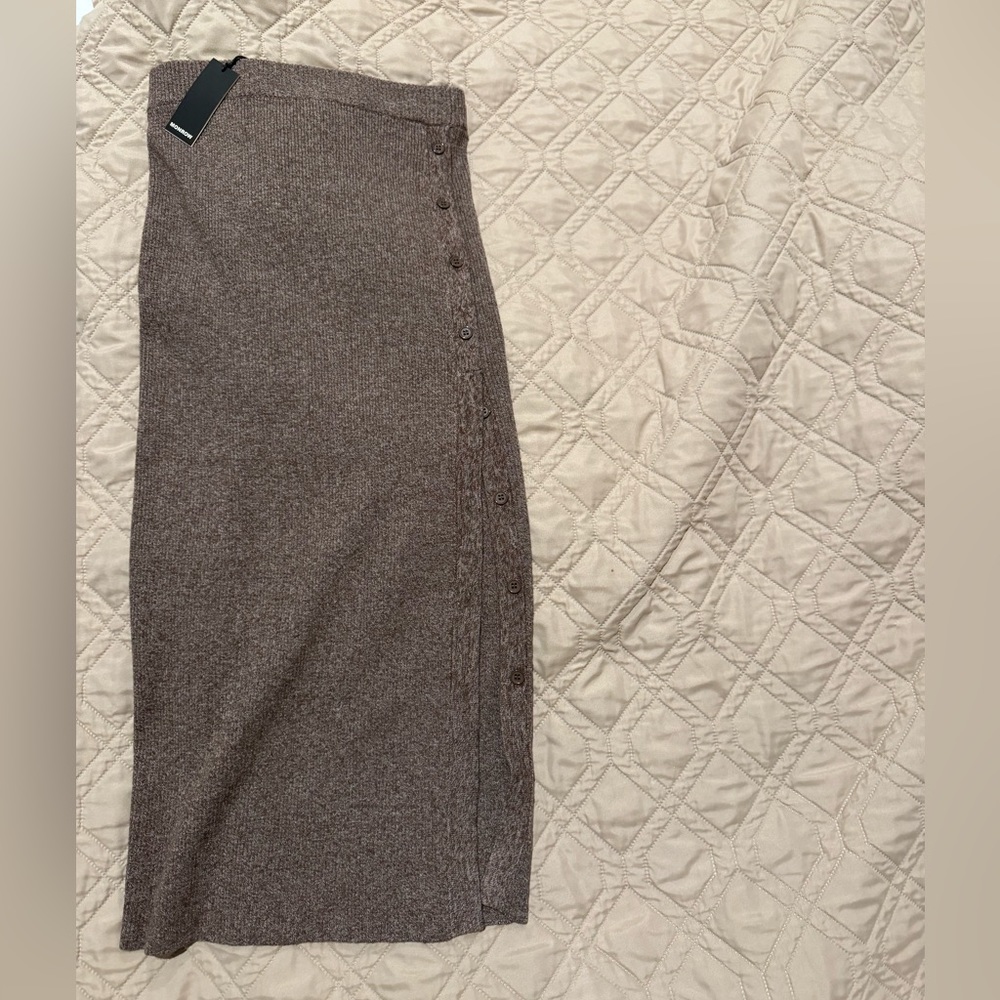 Monrow midi skirt. New with tags, never worn